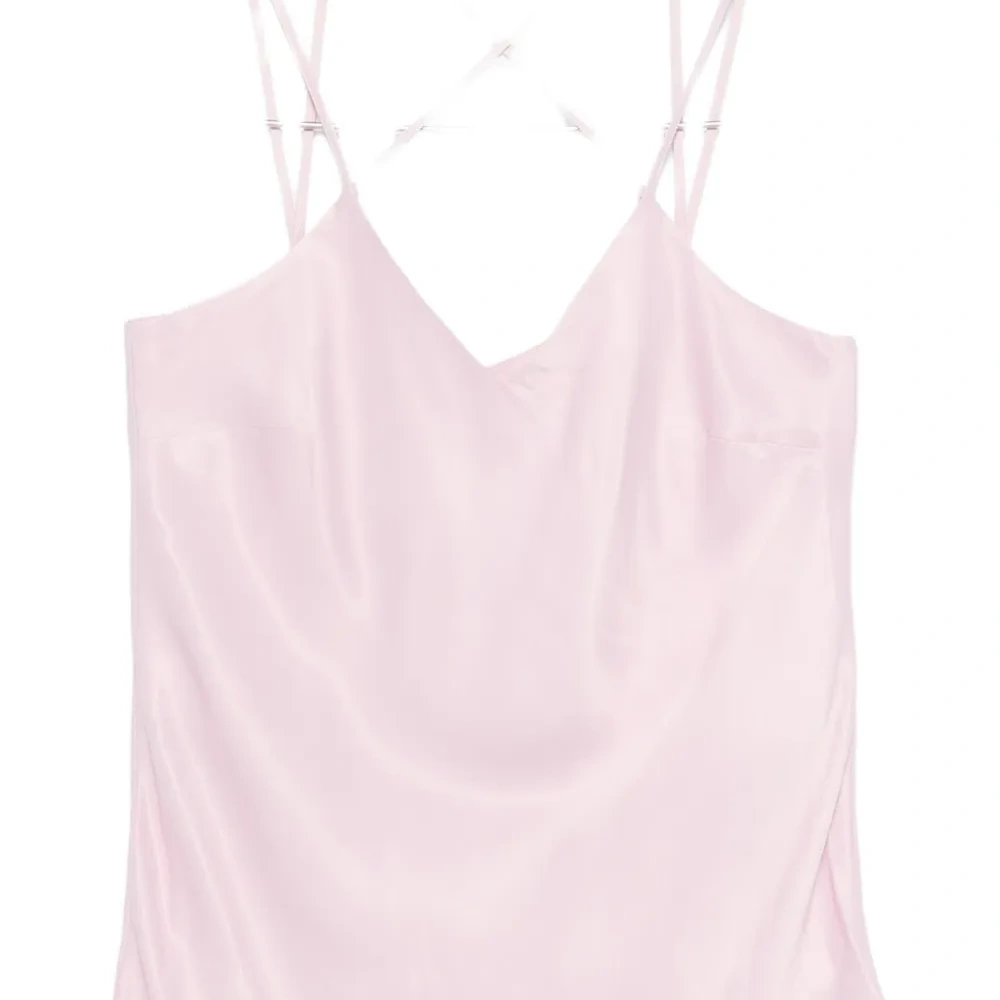 Топ с перекрещивающимися бретелями Топ с перекрещивающимися бретелями