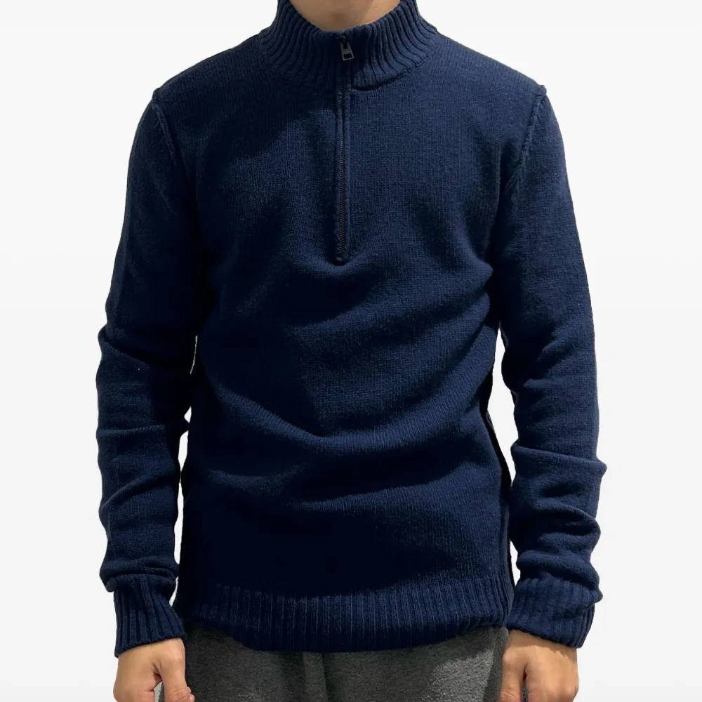Свитер с молнией на воротнике