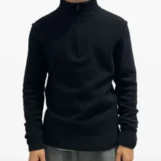 Свитер с молнией на воротнике