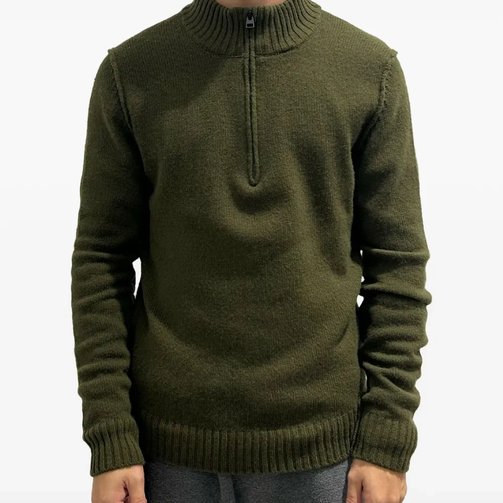 Шерстяной свитер на молнии у ворота