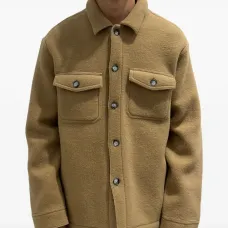 Куртка с накладными карманами на пуговицах