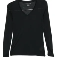 Футболка с V-образным вырезом