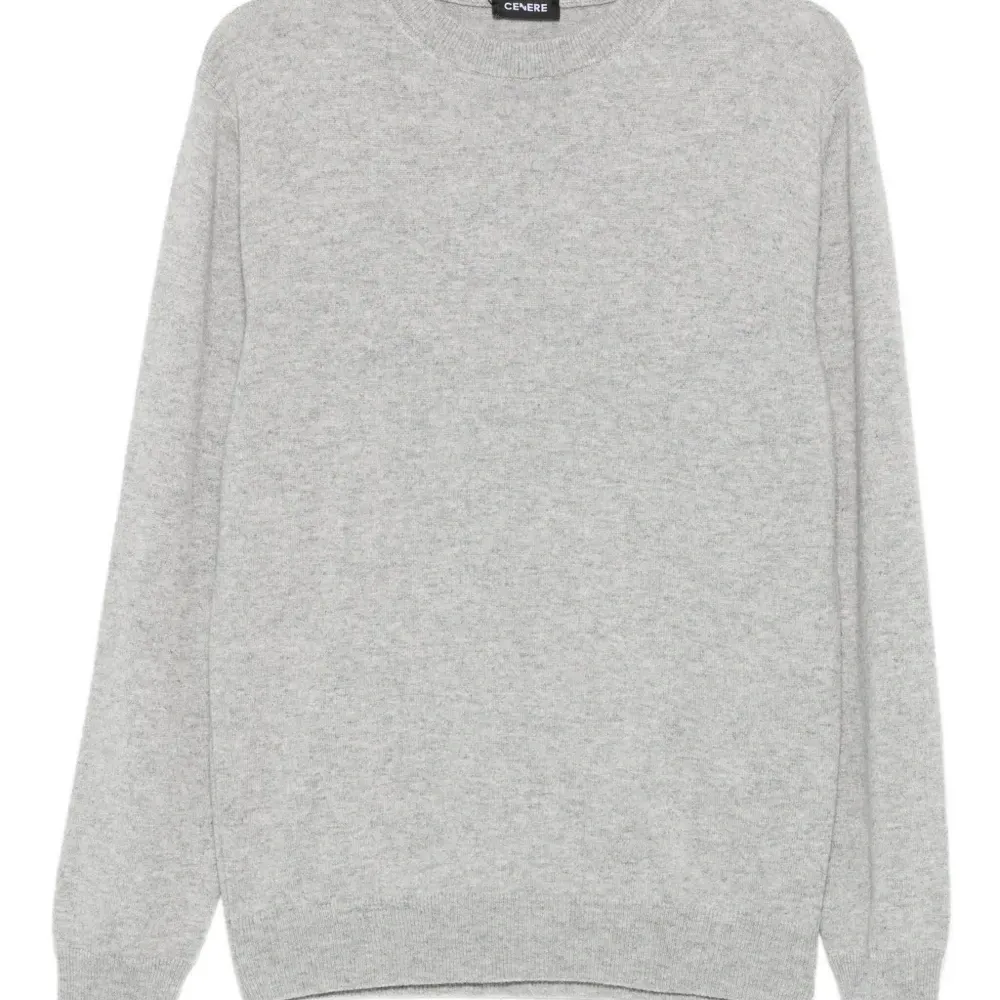 Свитер с круглым вырезом