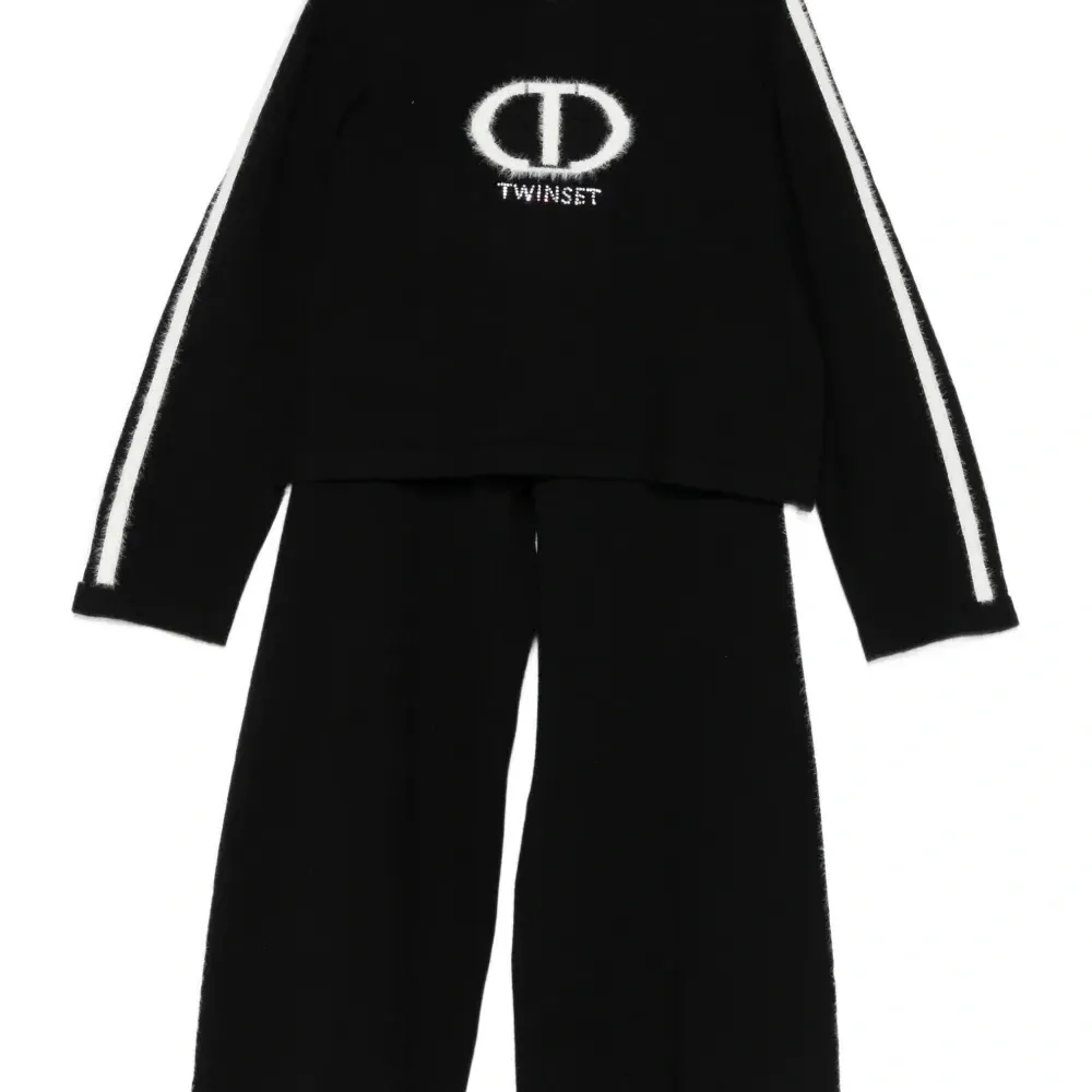 Спортивный костюм с логотипом