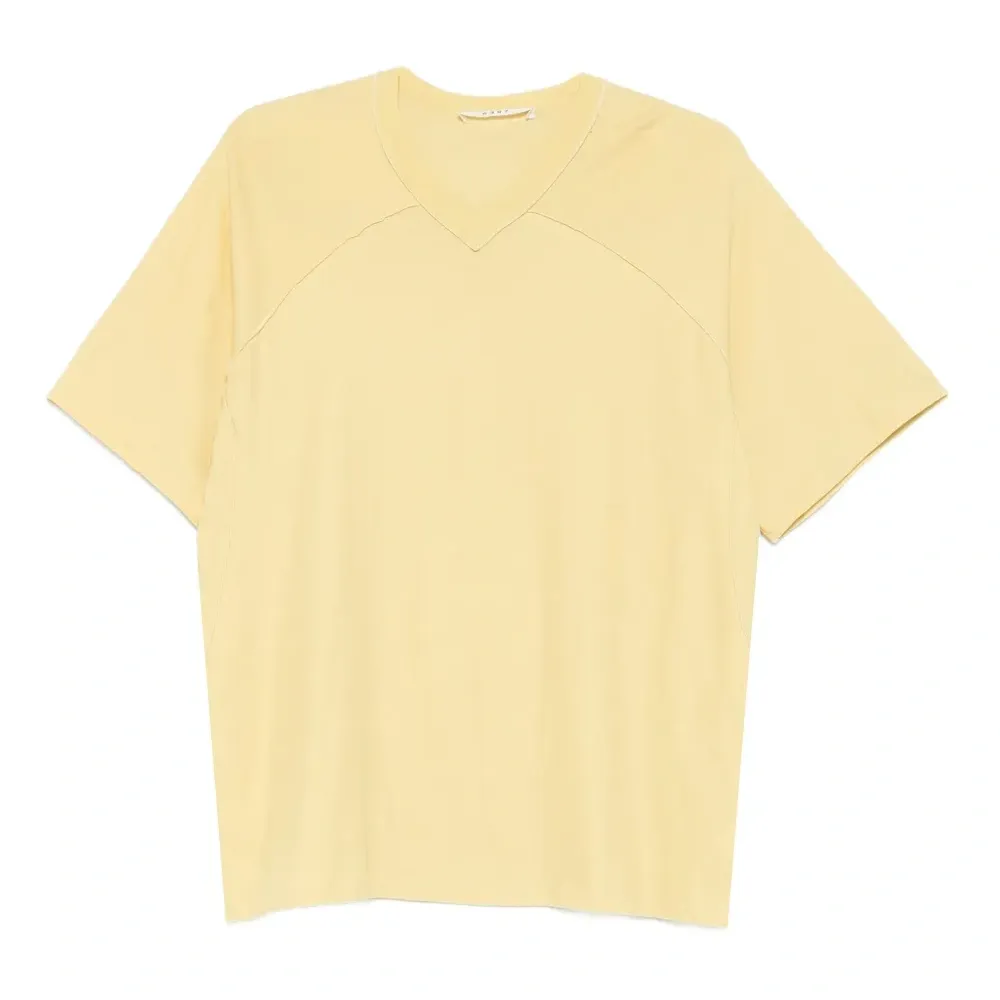 Футболка с V-образным вырезом