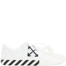 Кроссовки на шнуровке с логотипом