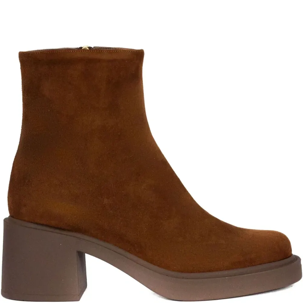 Замшевые ботильоны Chloe на каблуке 60 мм