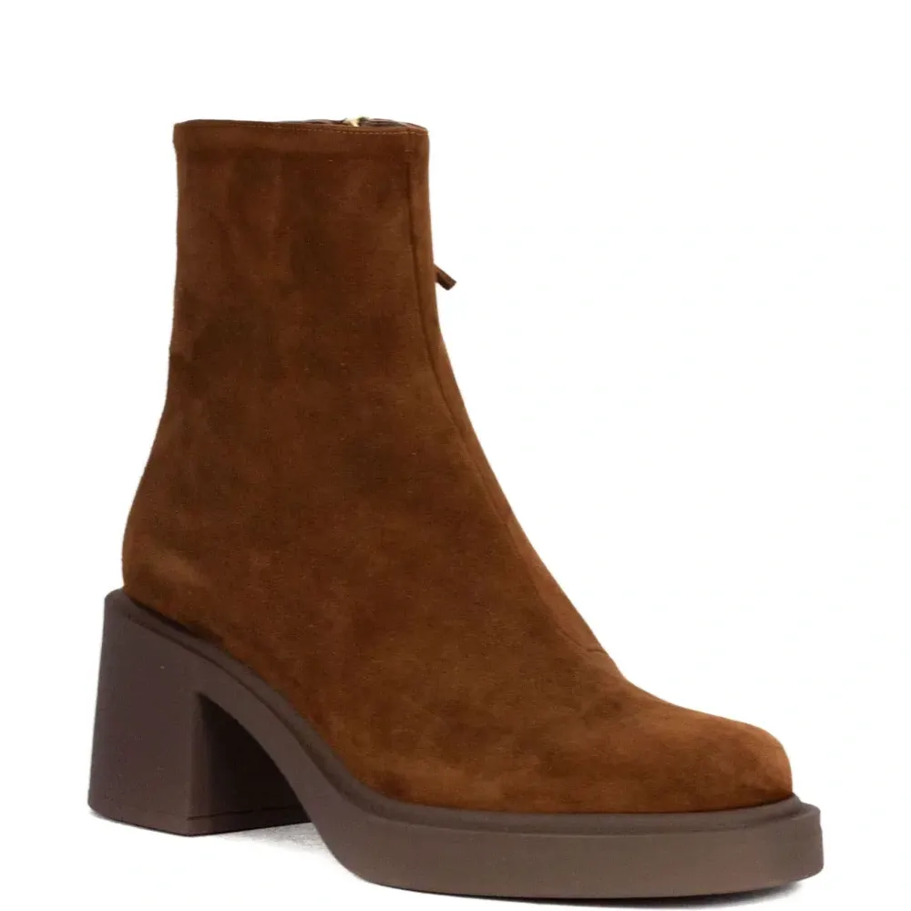 Замшевые ботильоны Chloe на каблуке 60 мм