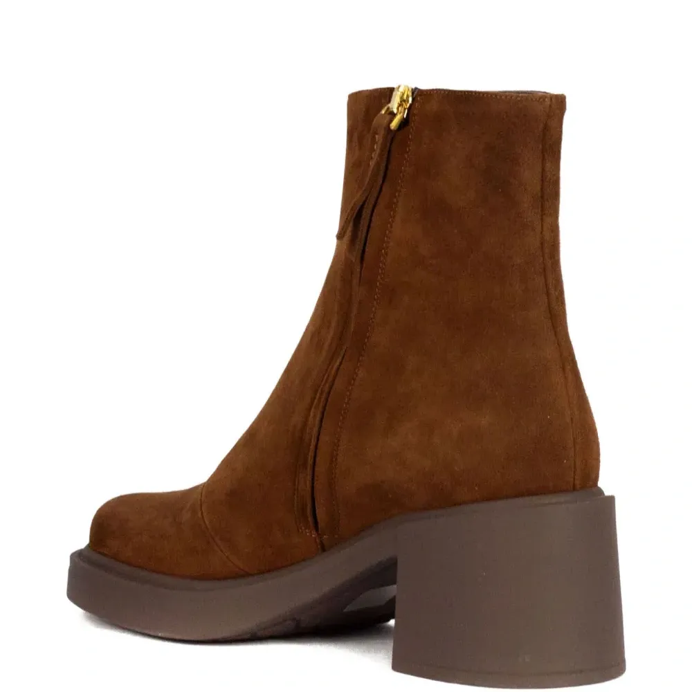 Замшевые ботильоны Chloe на каблуке 60 мм