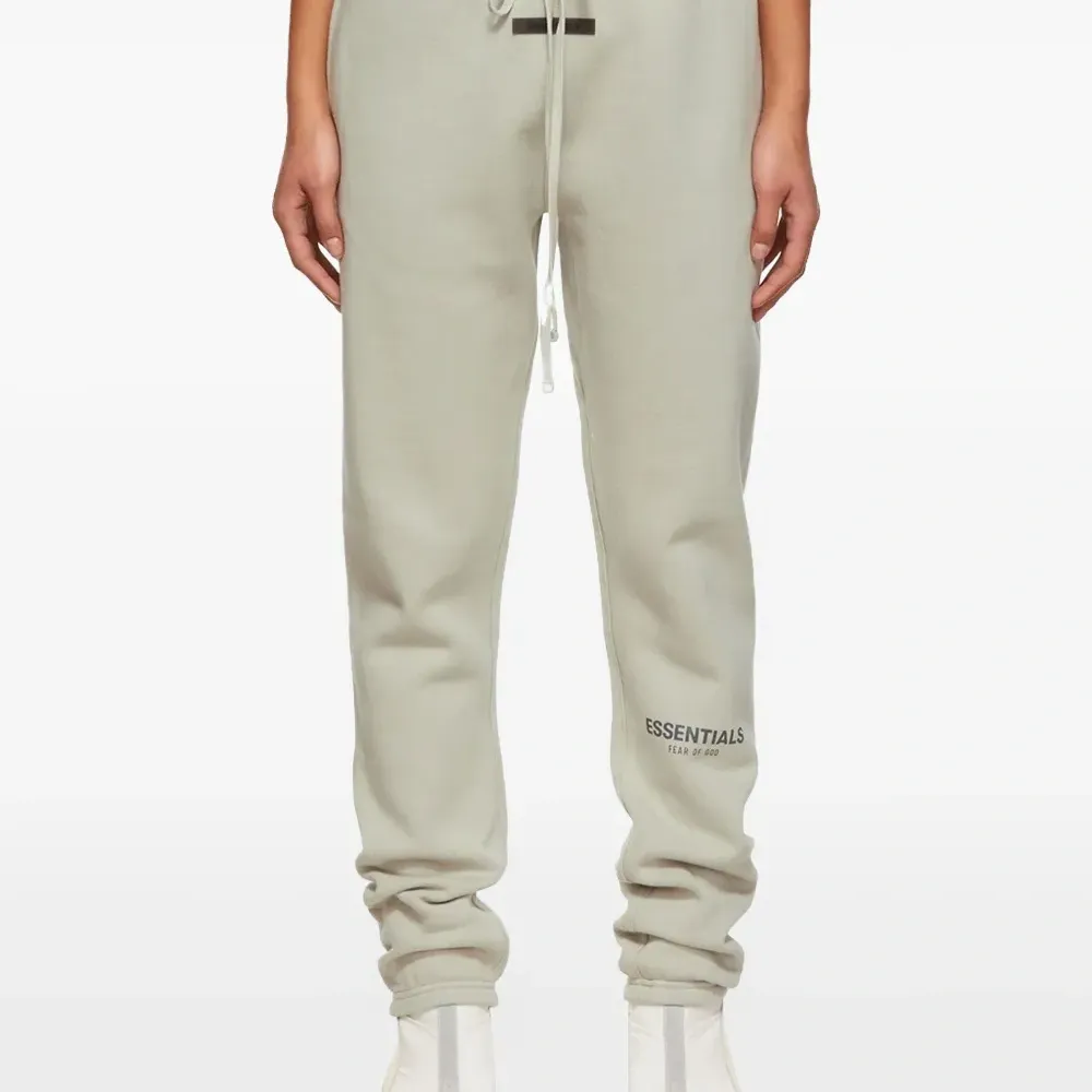 Спортивные брюки на завязках