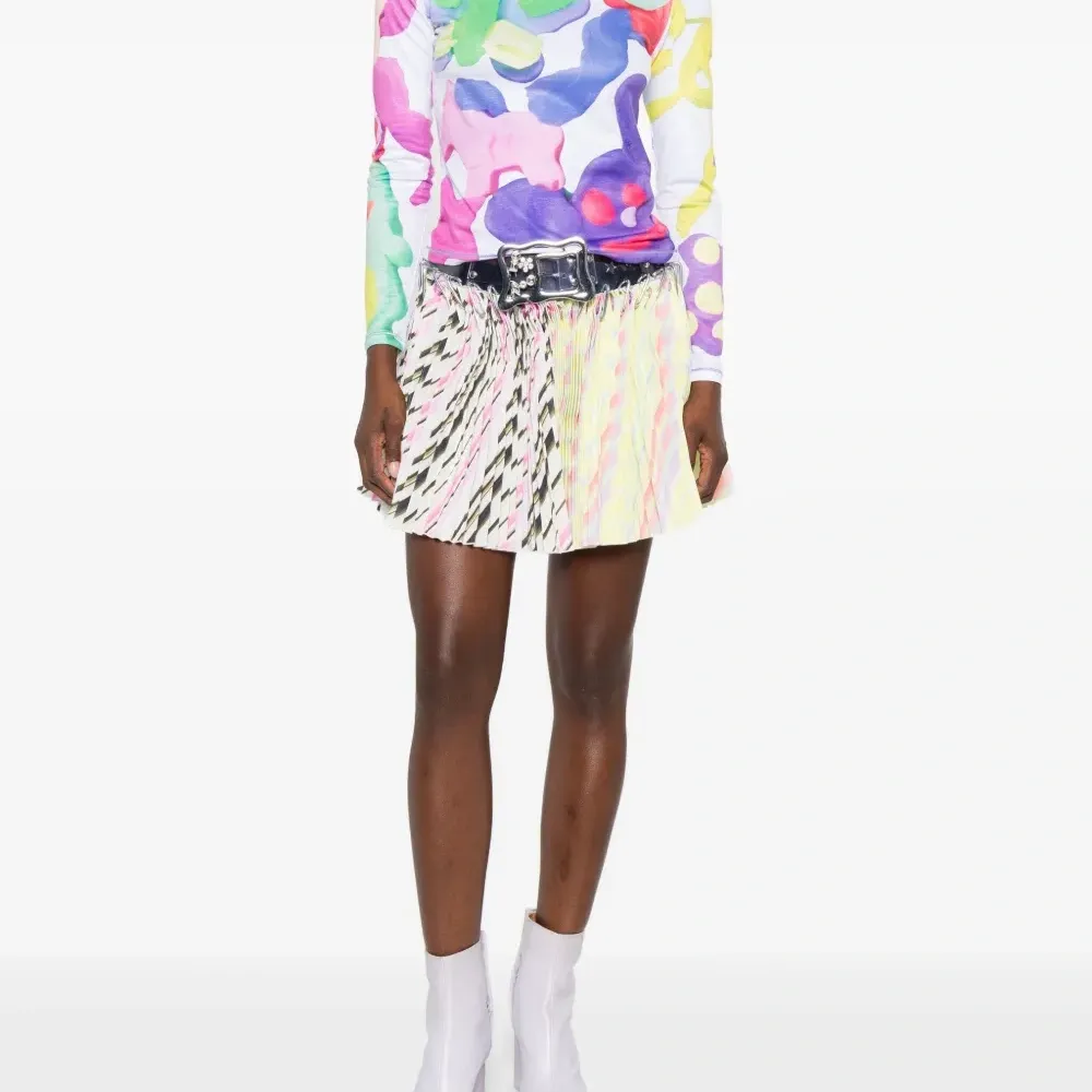 Футболка с абстрактным принтом Футболка с абстрактным принтом