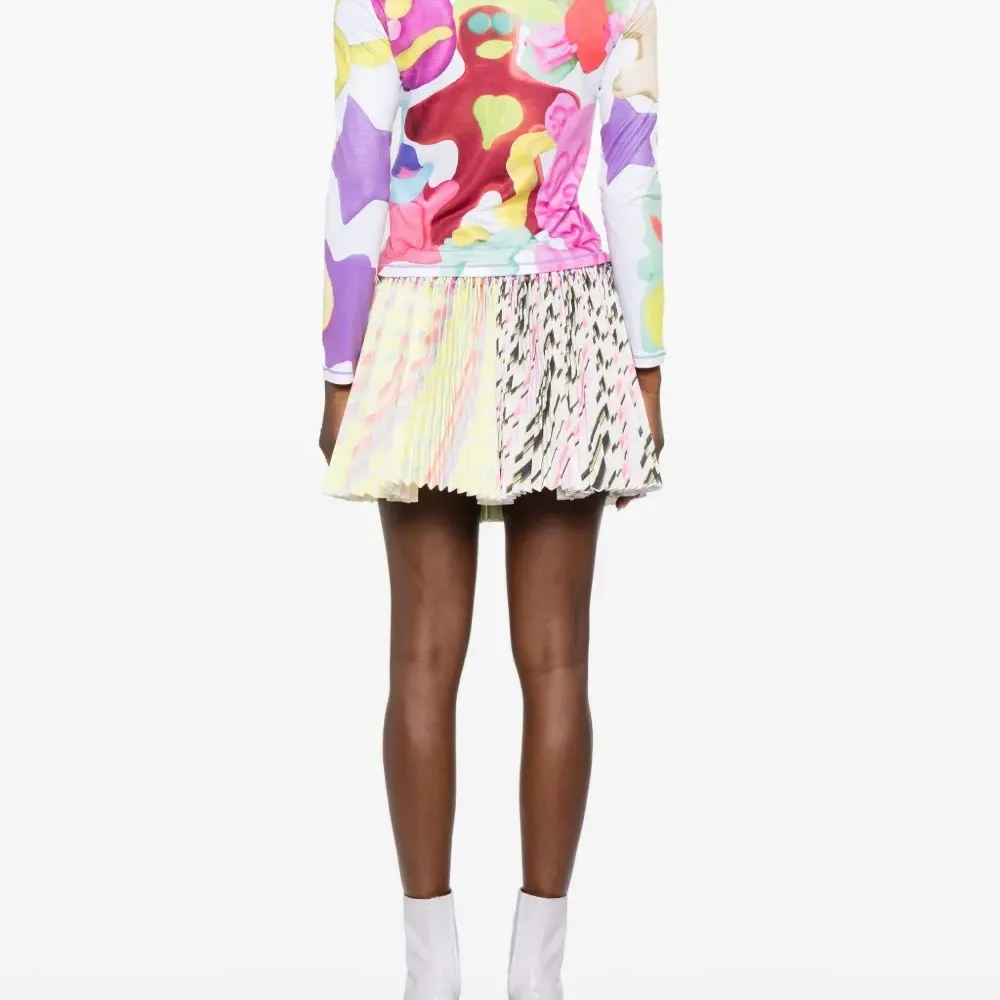 Футболка с абстрактным принтом Футболка с абстрактным принтом