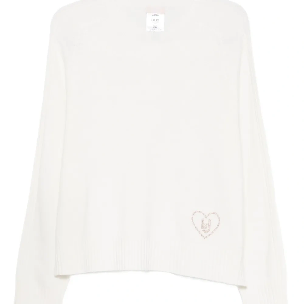 Свитер с вырезом-лодочкой