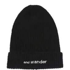 Шапка с вышитым логотипом Шапка с вышитым логотипом