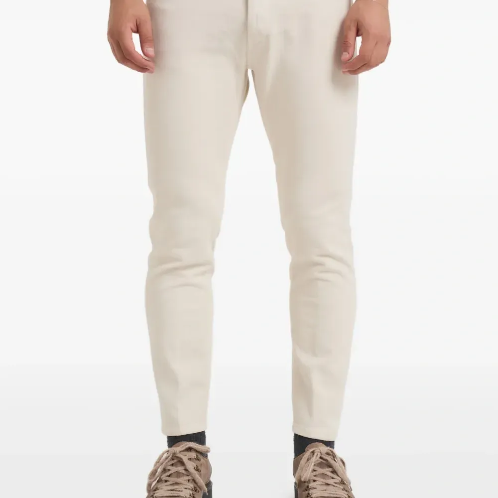 Джинсы на пуговицах