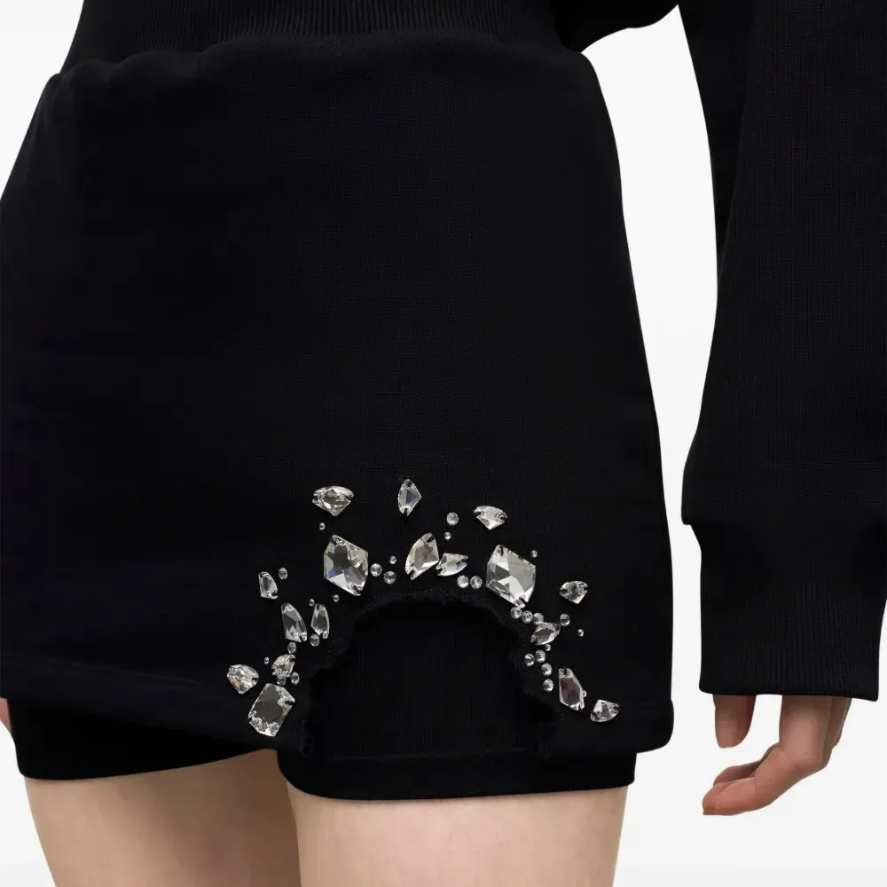 Мини-скорт с кристаллами и вырезами