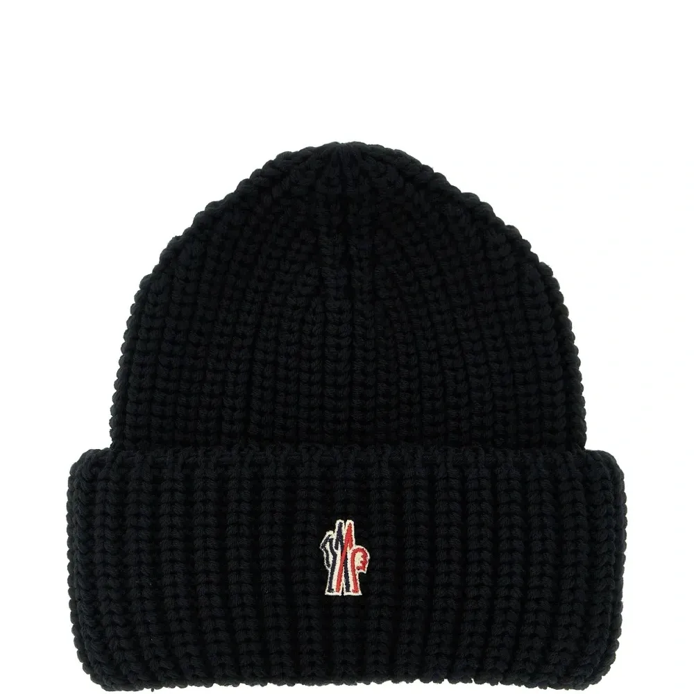 Рифлёная шапка с нашивкой-логотипом