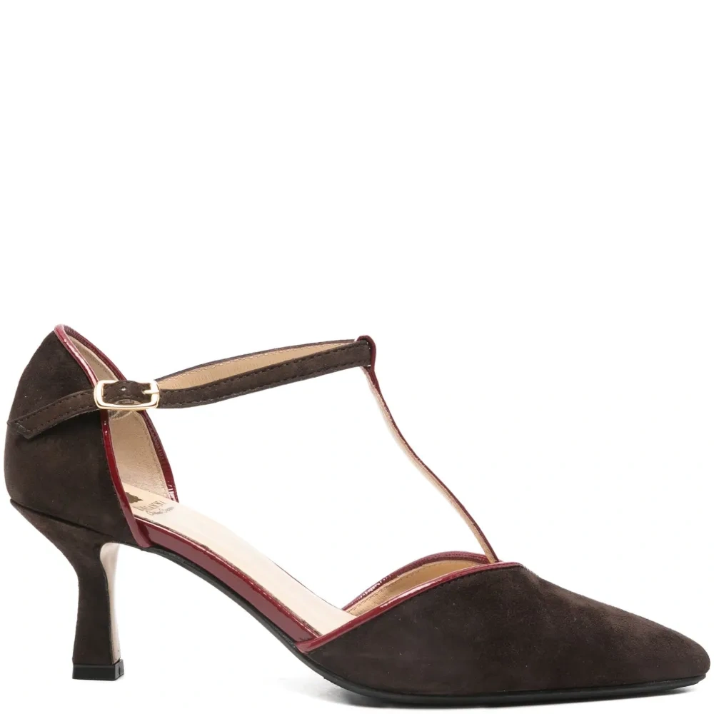 Босоножки на каблуке с Т-образным ремешком