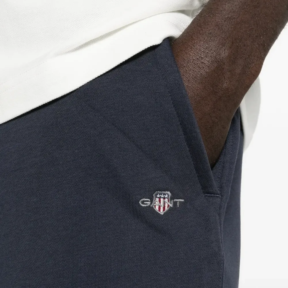 Спортивные шорты на завязках