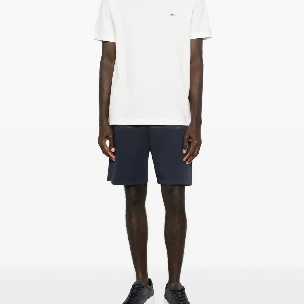 Спортивные шорты на завязках