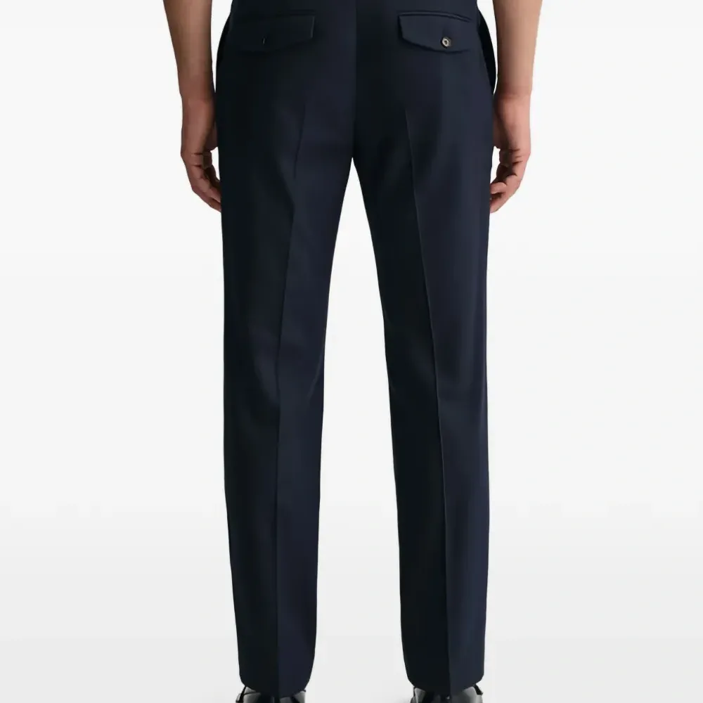 Брюки на пуговицах