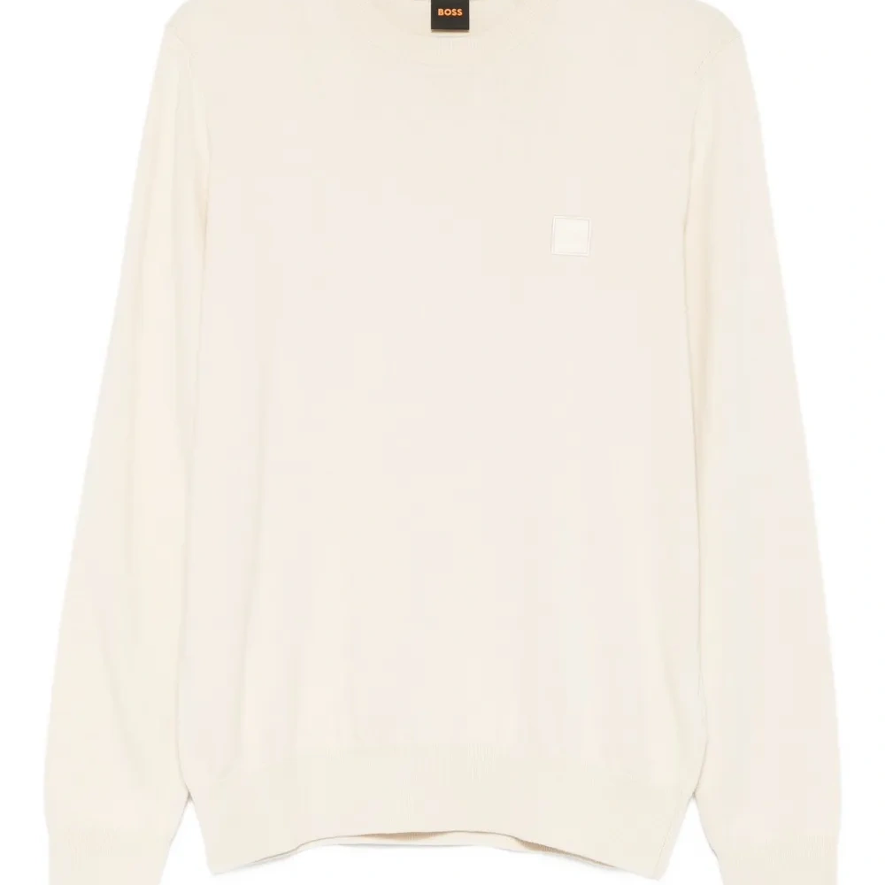 Свитер с нашивкой-логотипом