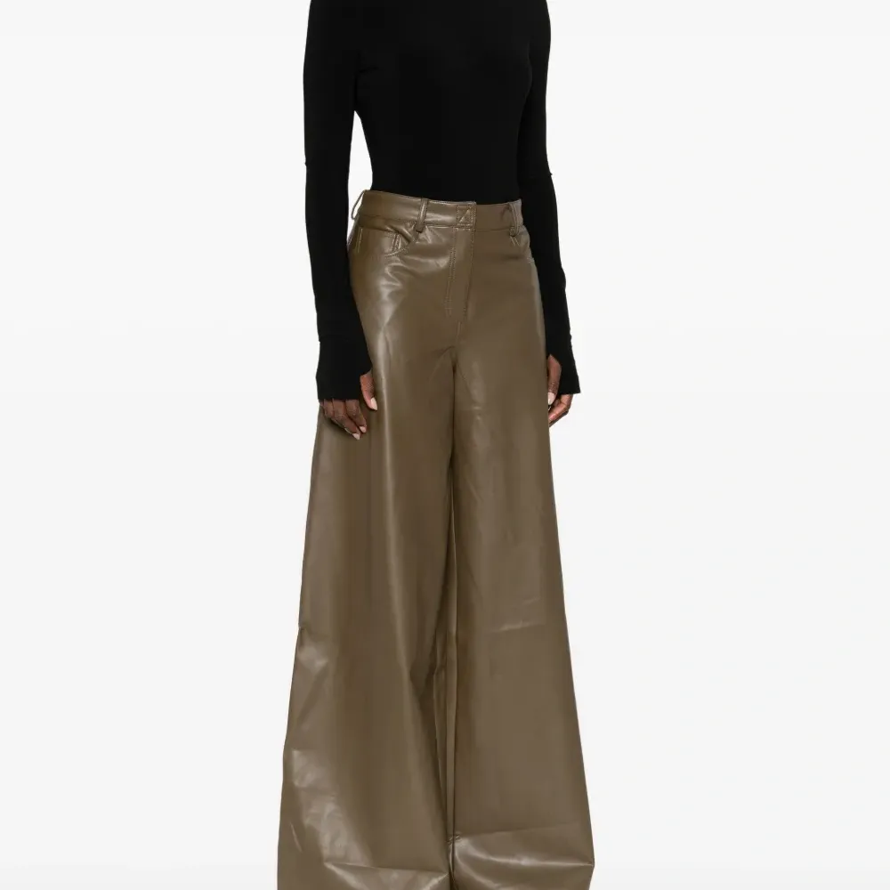 Боди с длинными рукавами и воротником-стойкой