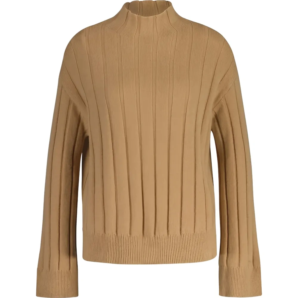 Свитер с высоким воротом