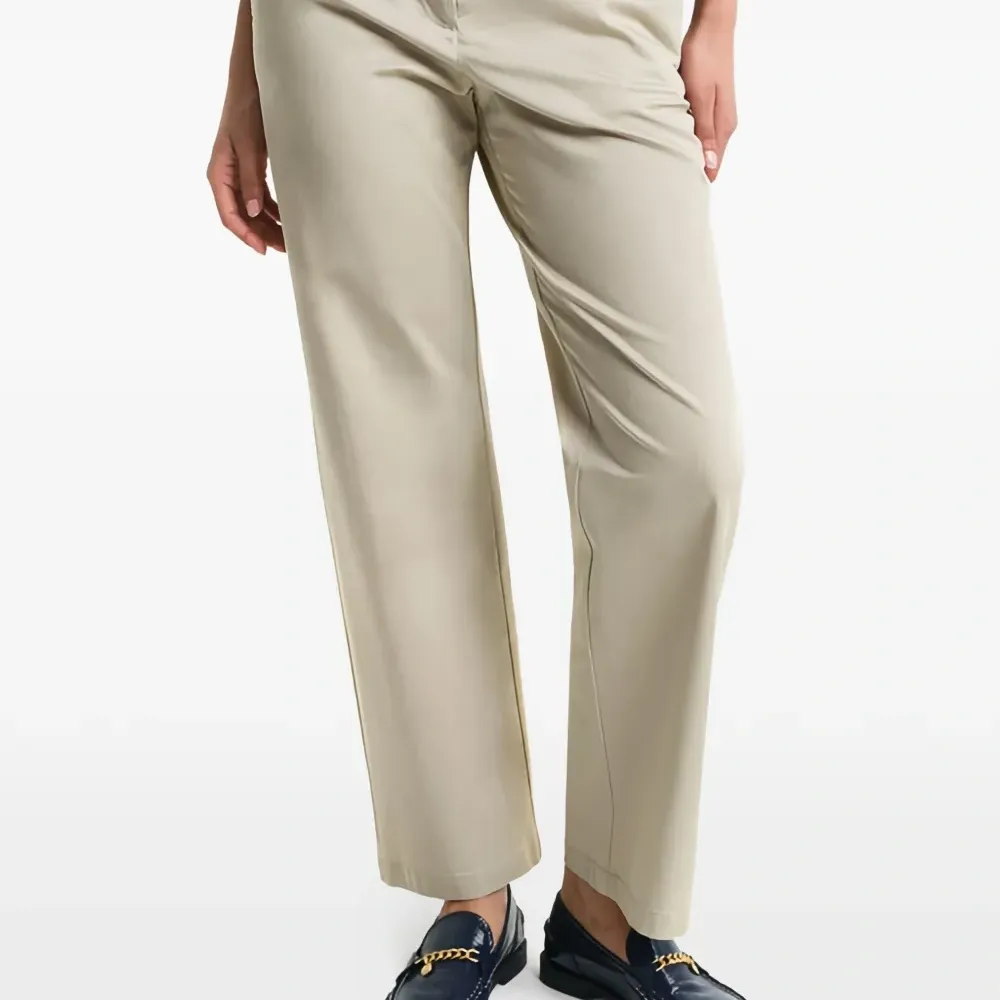 Брюки на пуговицах