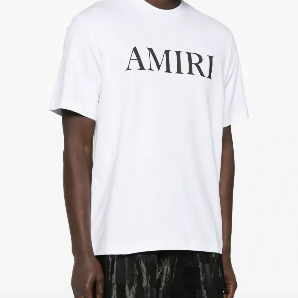 Футболка с логотипом