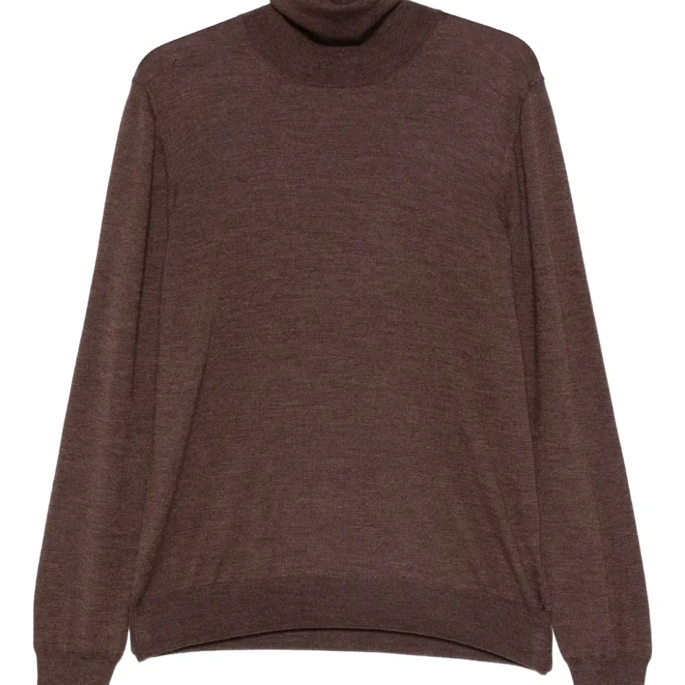 Свитер с высоким воротником