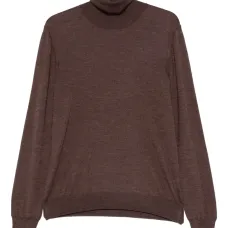 Свитер с высоким воротником