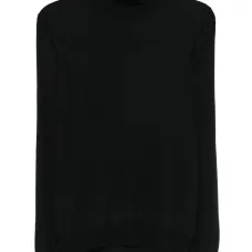 Свитер с высоким воротником