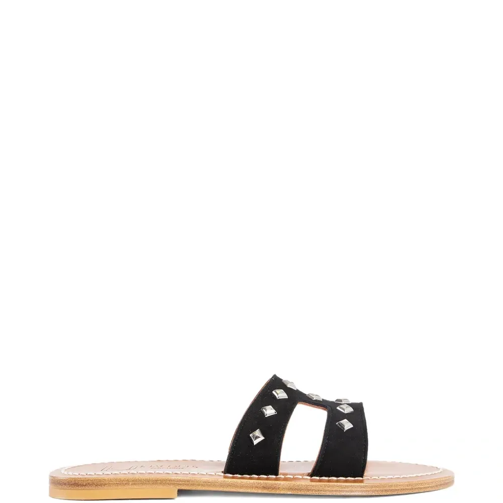 Босоножки с украшением в виде заклёпок