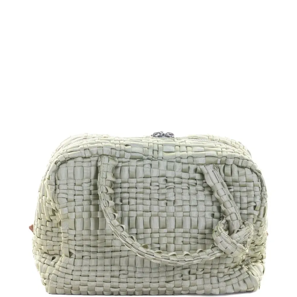 Сумка-тоут с бантом и плетёной текстурой