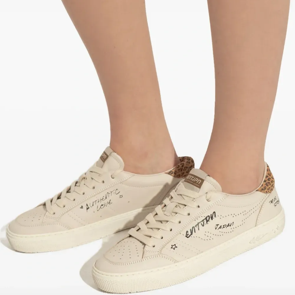 Кроссовки с леопардовым принтом