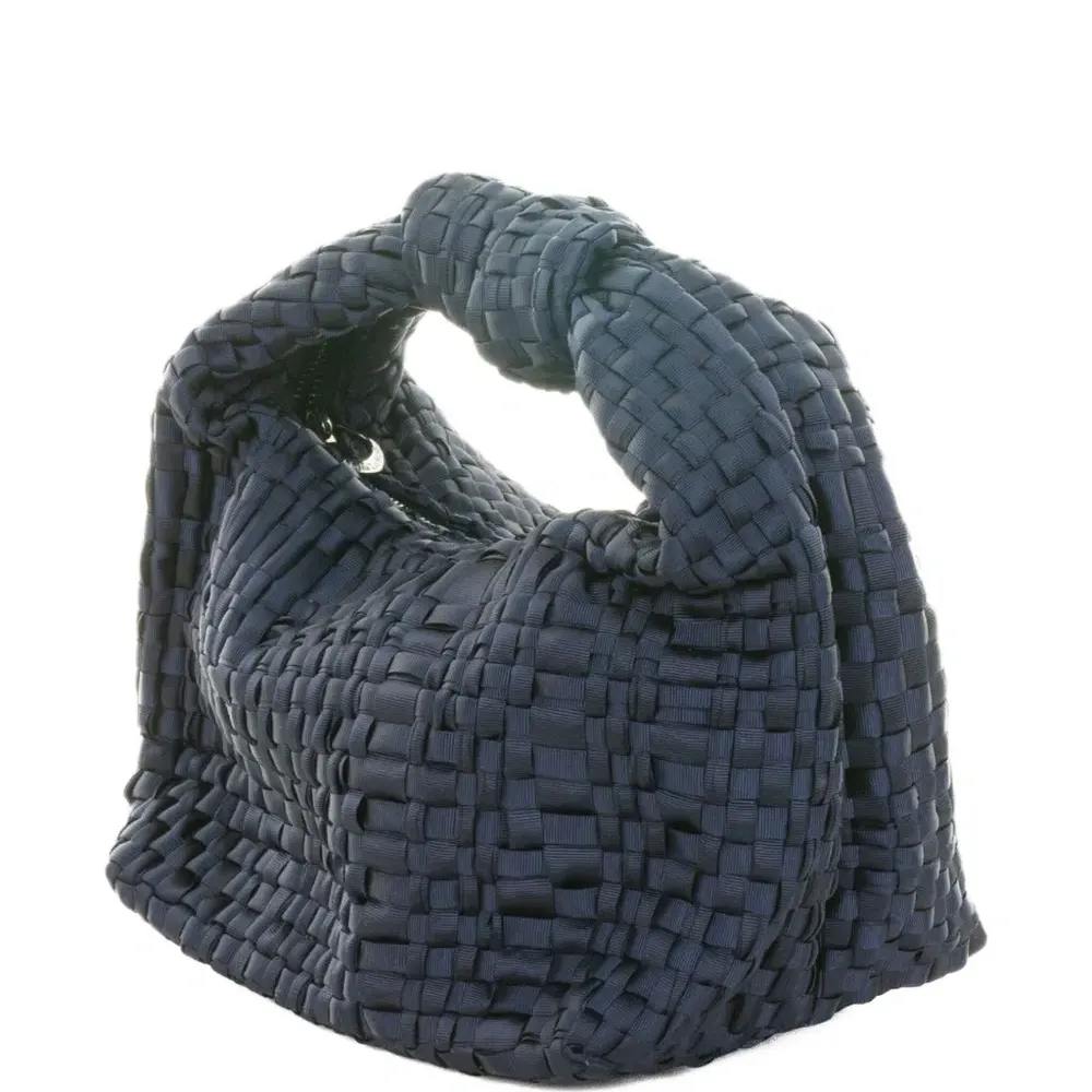 Мини-сумка Datolite с плетёной текстурой на плечо