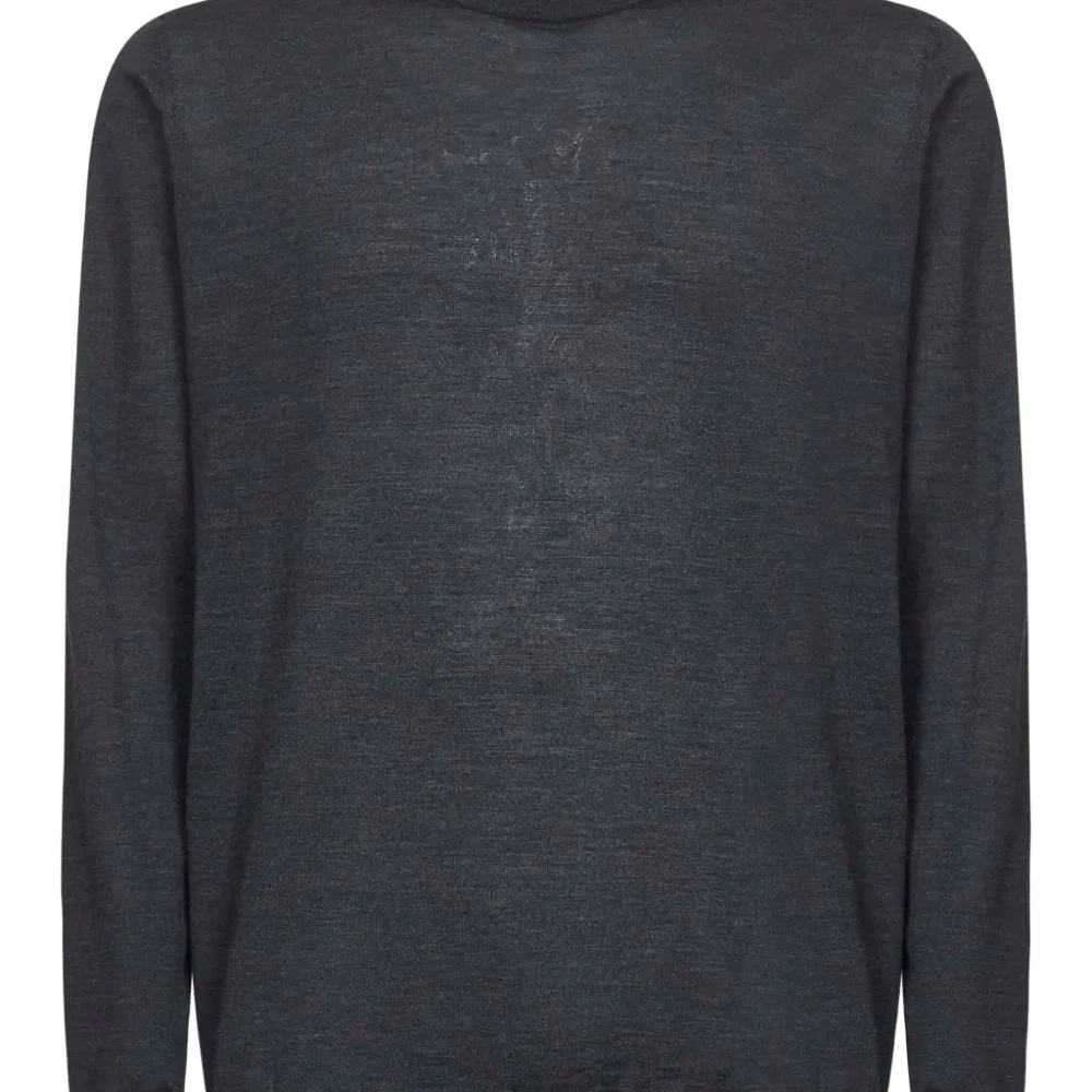 Свитер с воротником-гольф