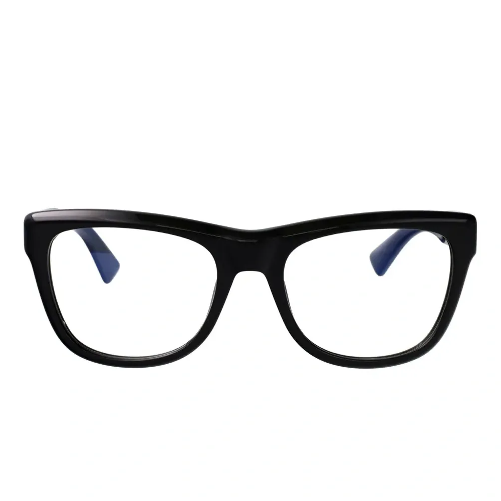 Очки в прямоугольной оправе