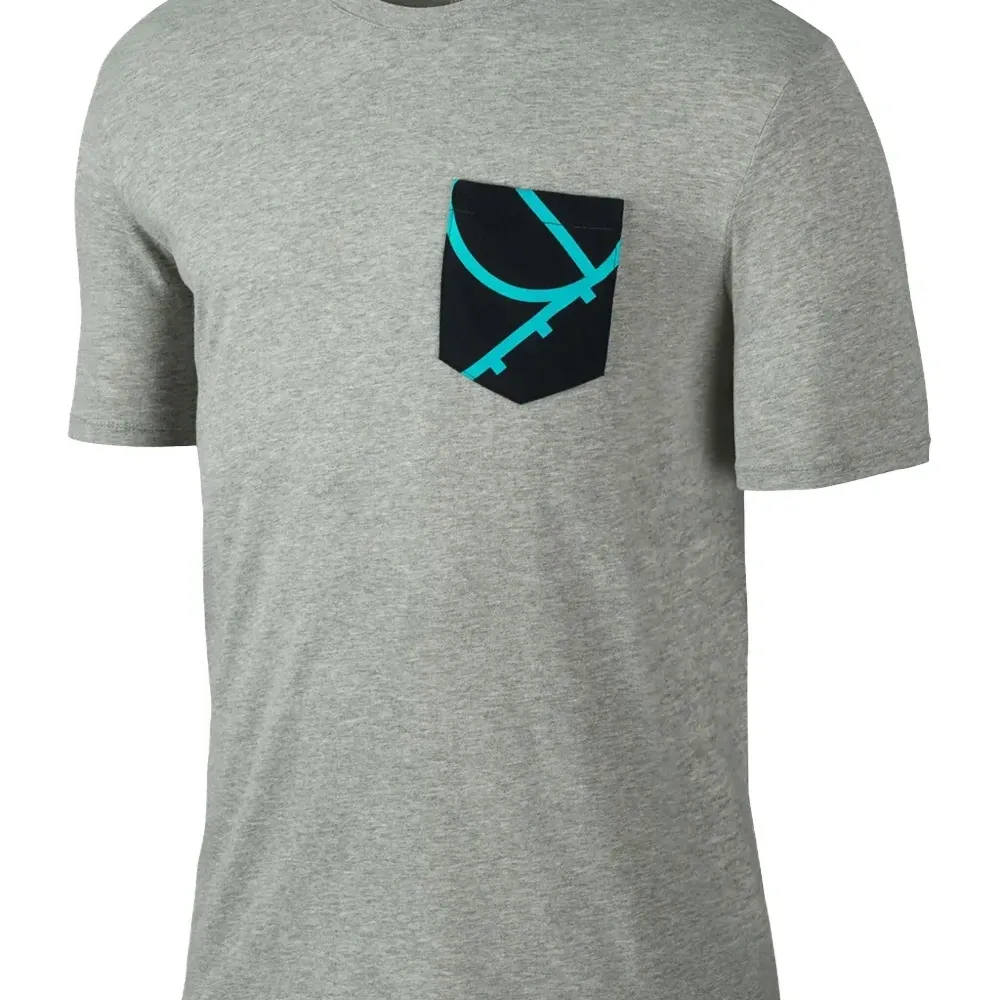 Футболка с накладным карманом