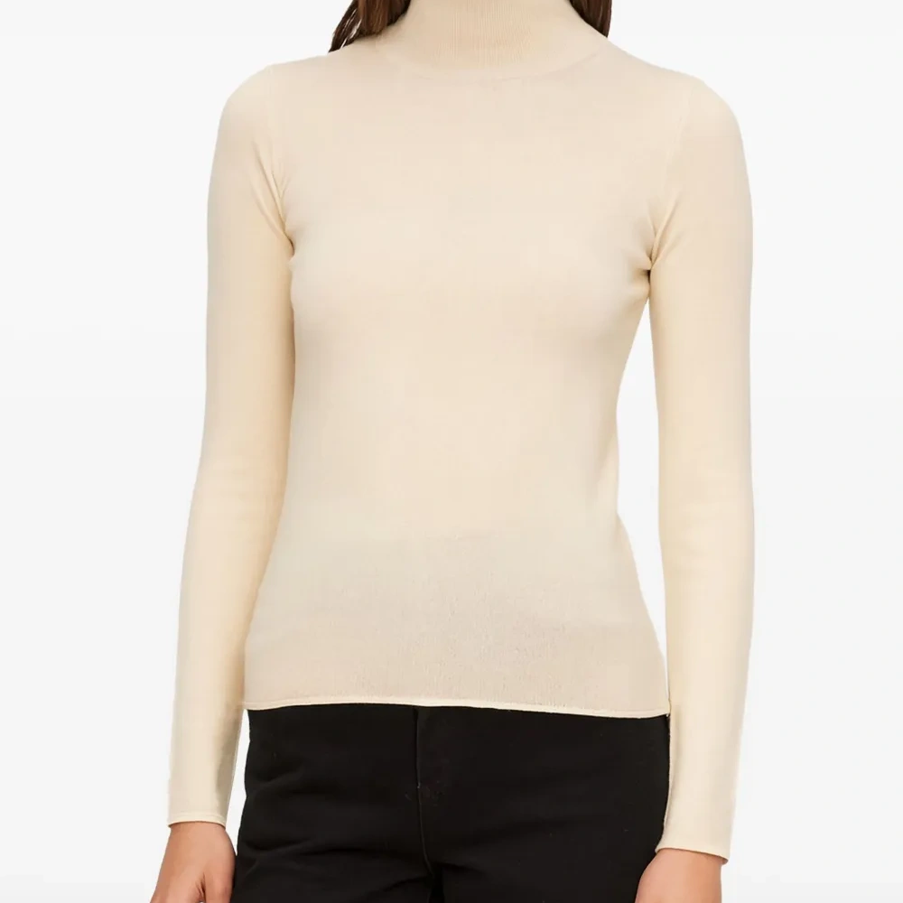 Свитер с воротником-гольф