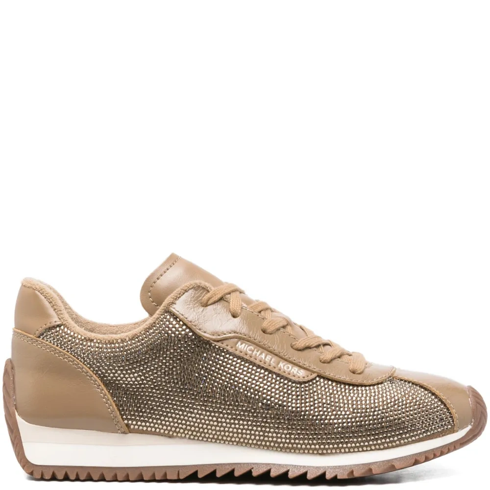 Кроссовки на шнуровке