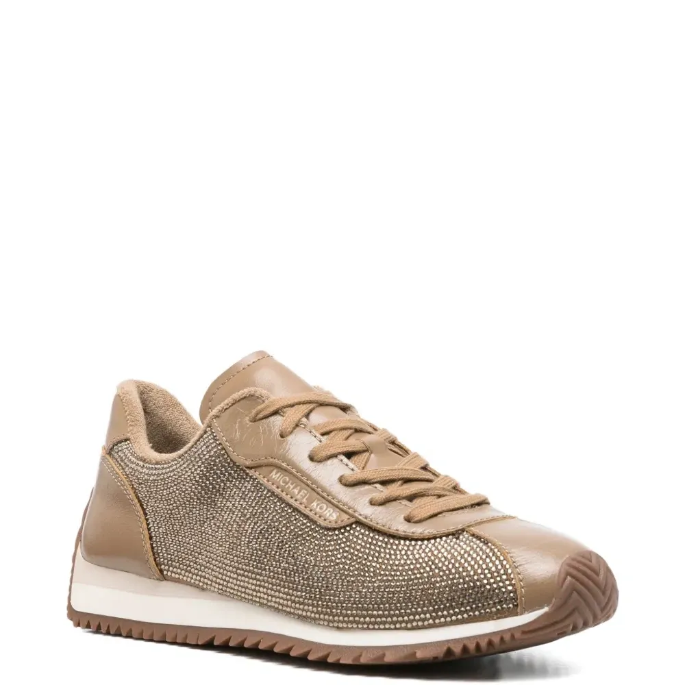 Кроссовки на шнуровке