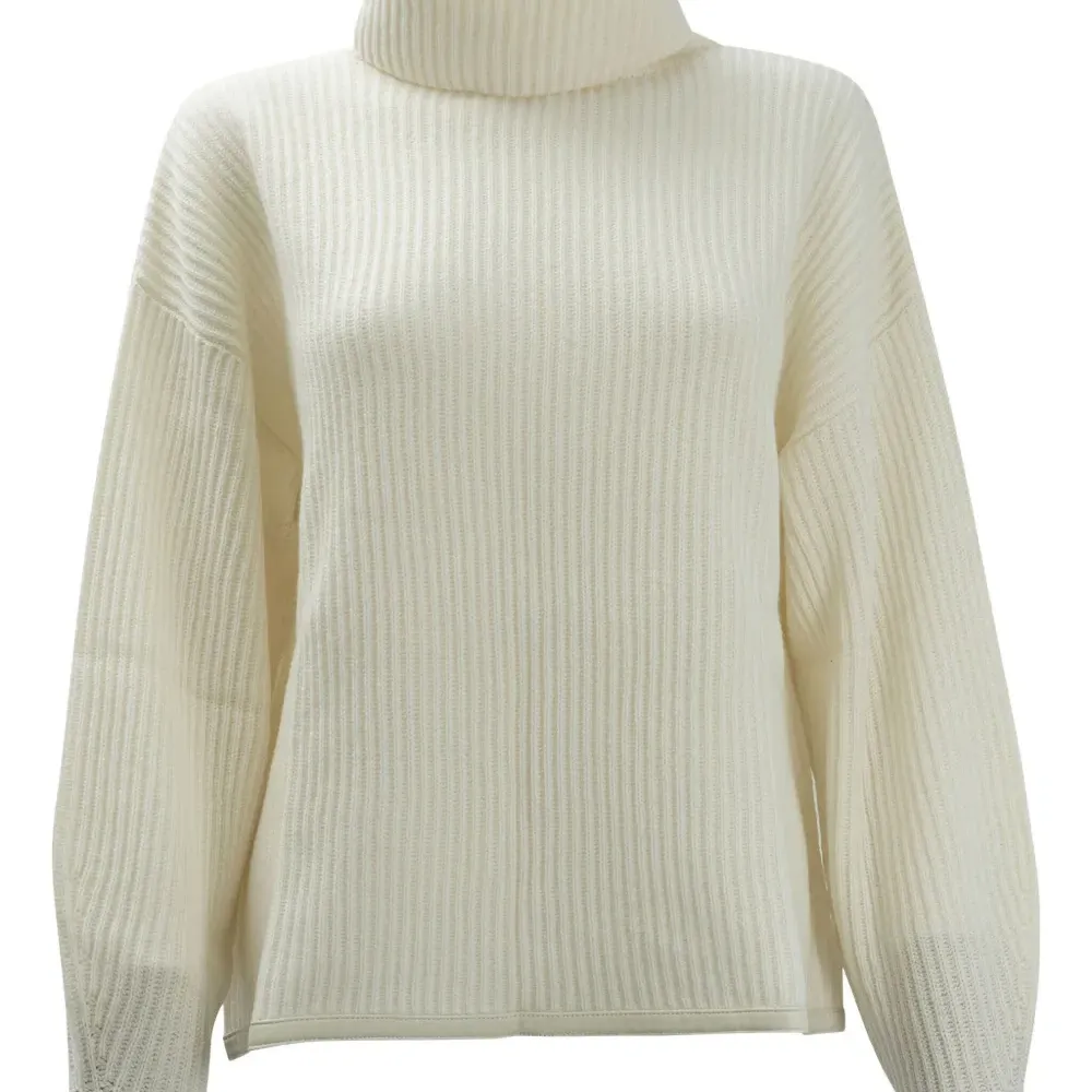 Свитер в рубчик с высоким воротником