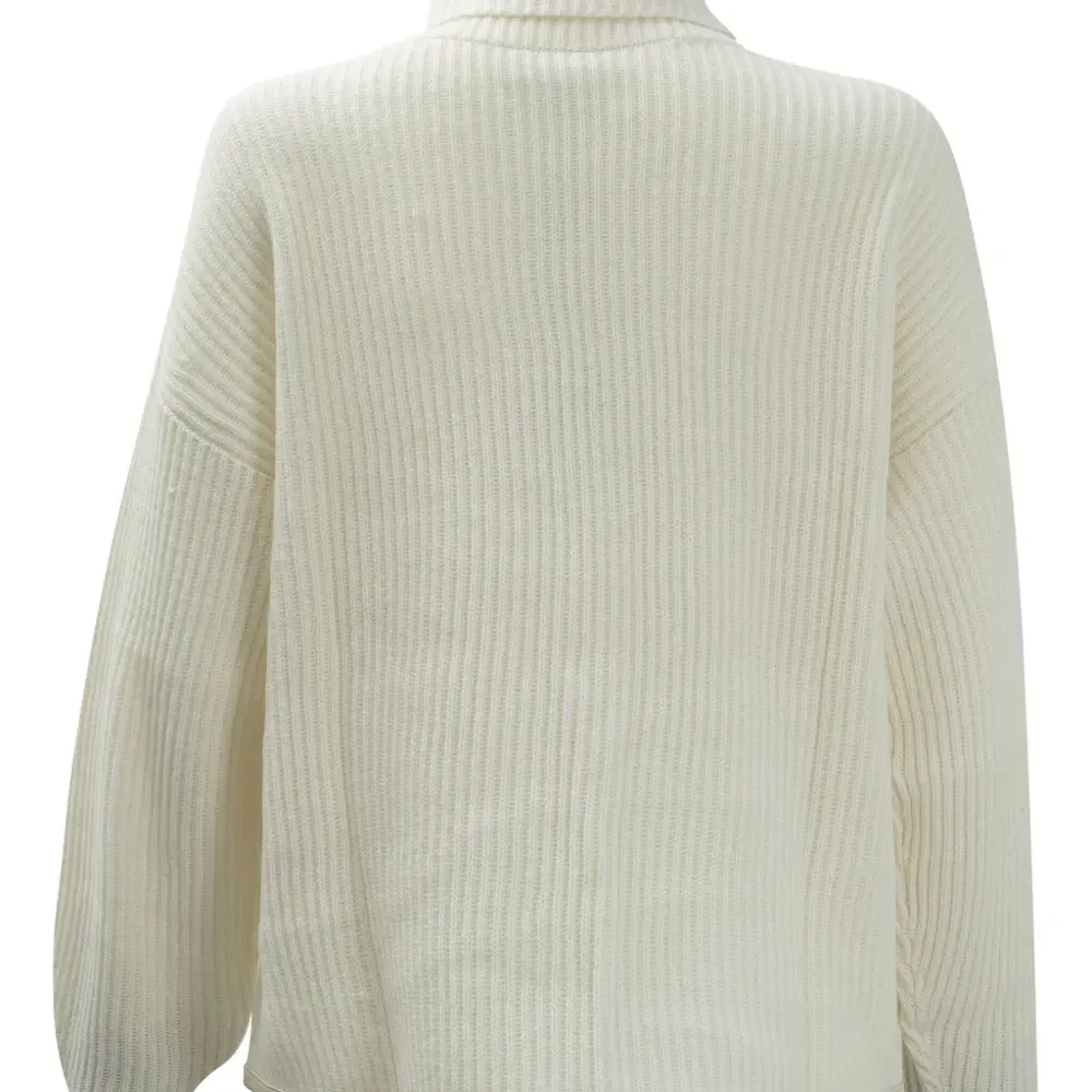 Свитер в рубчик с высоким воротником