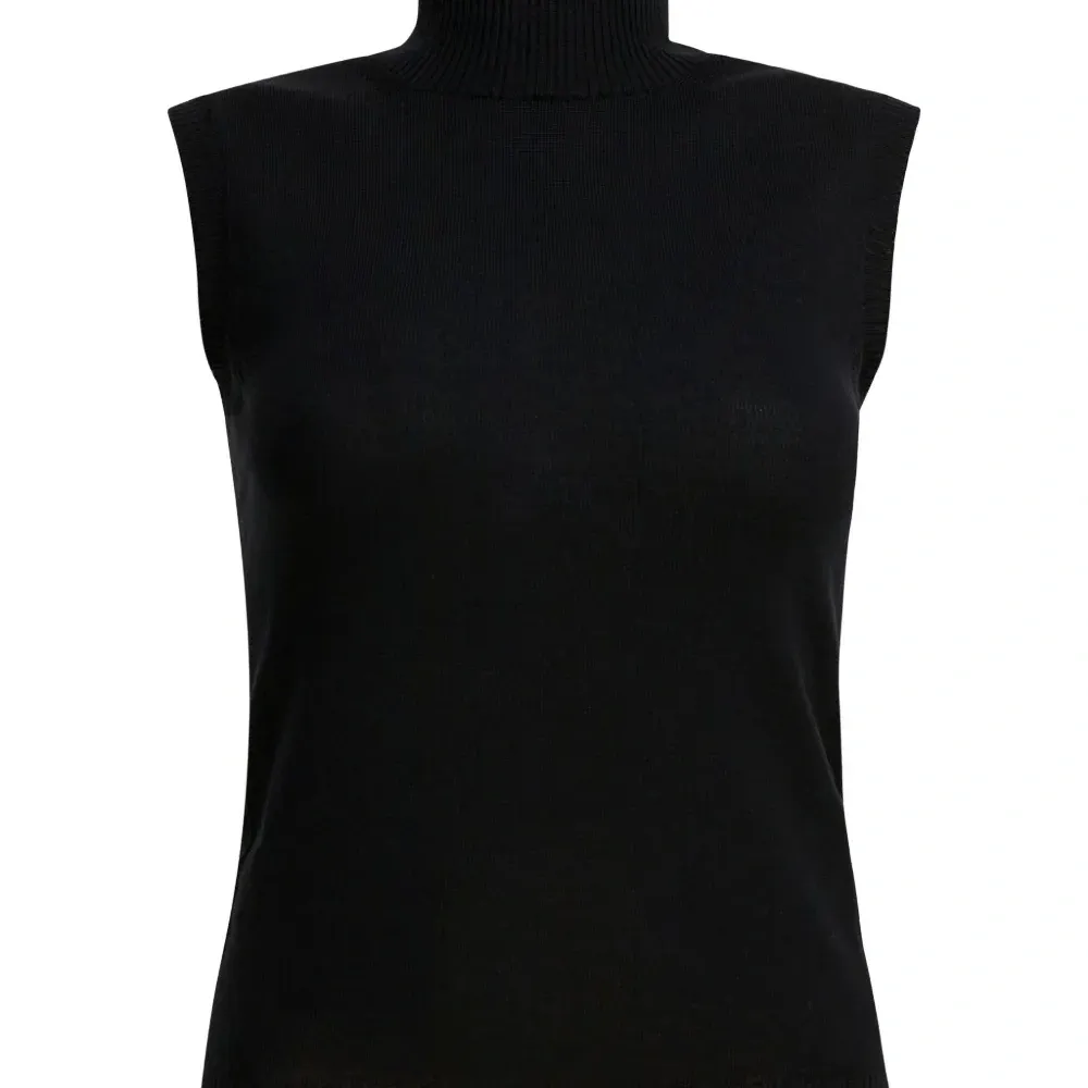 Безрукавка с воротником-гольф