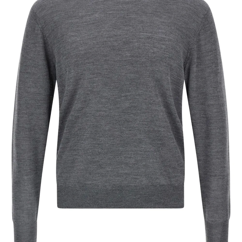 Футболка с длинными рукавами и круглым вырезом