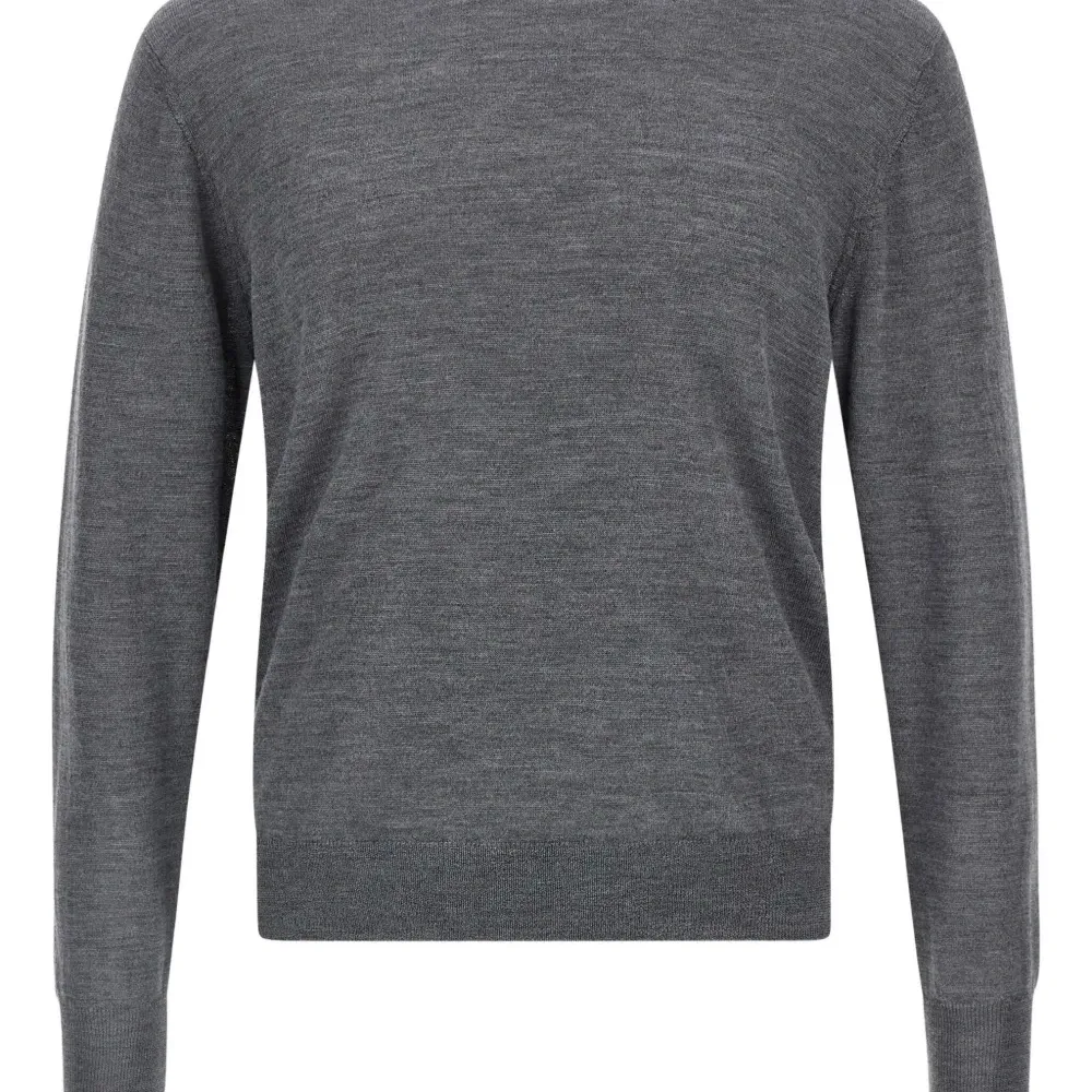 Футболка с длинными рукавами и круглым вырезом