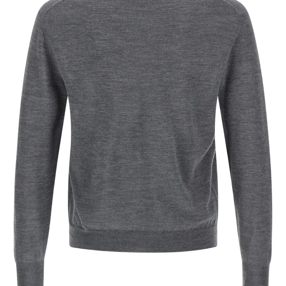 Футболка с длинными рукавами и круглым вырезом