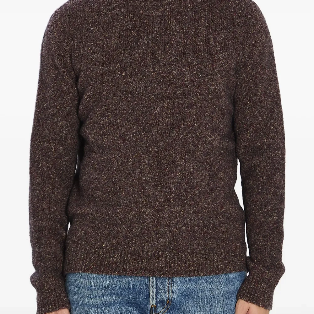 Вязаный свитер с круглым вырезом